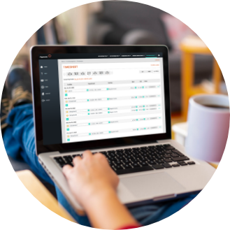 Module Gestion du temps ouvert sur un ordinateur portable. Feuille de temps, du module de gestion du temps de l’application Payworks, ouverte sur un ordinateur portable.