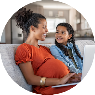 Pregnant woman, with her child, working from home.